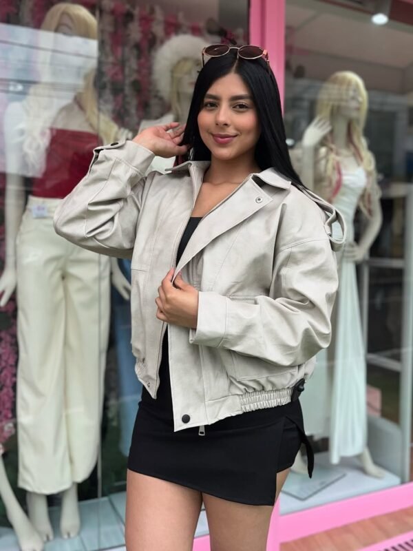 SaveClip.App_672258097_18311062459279176_6979699150560019278_n Chaqueta oversize🩷